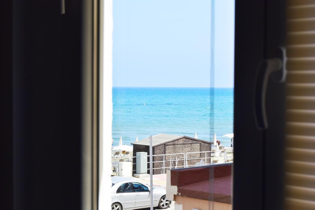 Mackenzie Beach Zen-Apartment Larnaca Bagian luar foto